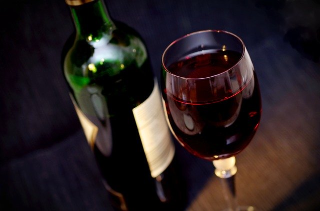 Das Glas Rotwein gegen Krankheiten